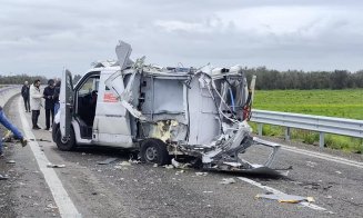 Jaf ca în filme pe o autostradă din Italia. Incidentul șocant, cu mașina blindată de valori atacată de un comando, transmis în direct pe rețelele soci