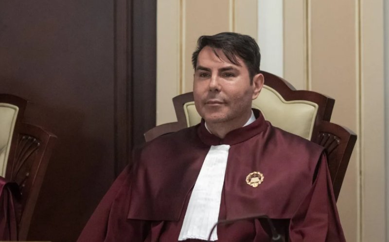 Un judecător de la CCR a intrat în concediu chiar înainte de pronunțarea deciziei privind reforma pensiilor magistraților