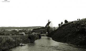 Canalul Morii și în fundal, clădirea Abației Benedictine din Cluj-Mănăștur