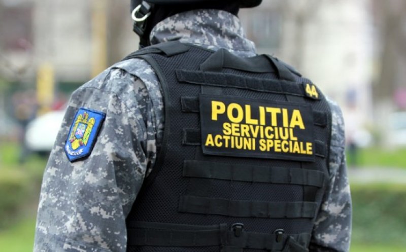 Cercetări într-un caz de viol și agresiune sexuală în formă continuată. Percheziții la un profesor și la doi foști elevi