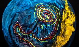 Liviu Alexa debutează ca pictor cu expoziția "Noi suntem Apocalipsa" / Lucrări de 20.000 de euro vândute în seara vernisajului