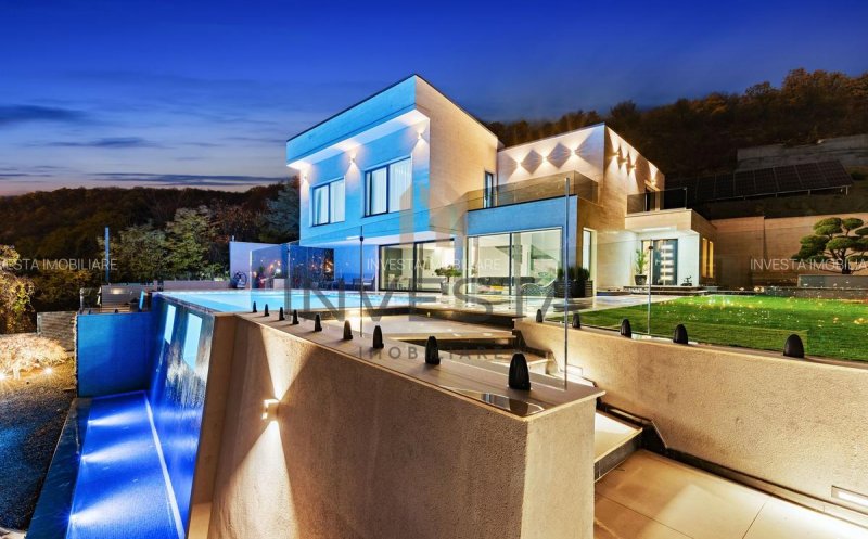 Ca la Hollywood - vilă fără vecini și fără posibilitate de construire în jur, chiar în Cluj-Napoca. Casă de oaspeți, piscine, cinema, etc.