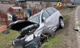 Accident rutier în Cluj. Cinci persoane rănite, inclusiv doi copii. A intervenit elicopterul SMURD