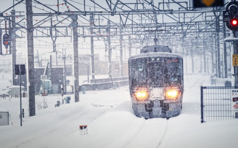 20 de trenuri anulate azi, de CFR Călători, din cauza vremii severe. Vezi LISTA