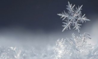 Vreme rece, ninsori abundente, viscol cu vizibilitate sub o sută de metri, gheţuş şi polei în unele zone, de vineri până duminică