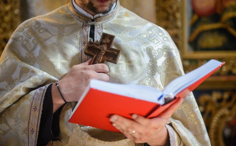 Caz șocant în Cluj! Preot obligat să poarte brățară electronică după ce fosta sa amantă a acuzat că o bătea: "Mi s-a arătat că mi se ia gâtul, că sunt pomenită la morți"