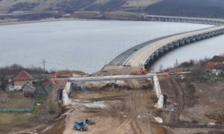 Autostrada Transilvania: Se lucrează intens pe lotul care include viaductul spectaculos de 2 km, pe deasupra unui lac de acumulare