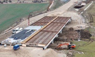 Autostrada Transilvania: Se lucrează intens pe lotul care include viaductul spectaculos de 2 km, pe deasupra unui lac de acumulare