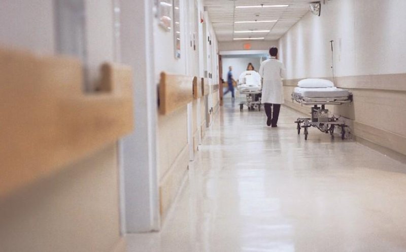 Incident grav într-un spital din România. Medic, atacat în timp ce resuscita o pacientă
