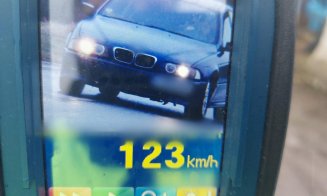 Adolescent clujean, rămas fără permis la doar o lună după ce l-a obținut. Conducea cu peste 120 de km/h în localitate