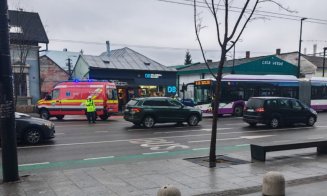 Ce spun polițiștii despre accidentul de pe Bulevardul 21 Decembrie din Cluj: tânărul pe trotinetă ar fi intrat pe roșu în fața autobuzului
