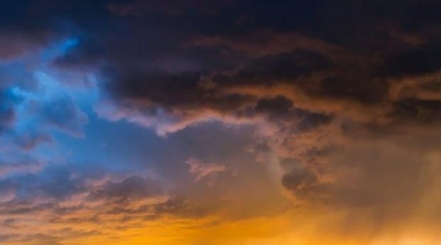 ALERTĂ meteo: Cer roșu ca focul și ploi "de sânge"! Ce se întâmplă deasupra Europei