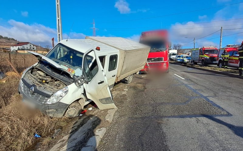 Cum s-a produs accidentul grav din Vâlcele, Cluj, în urma căruia o autoutilitară a fost proiectată într-un șanț