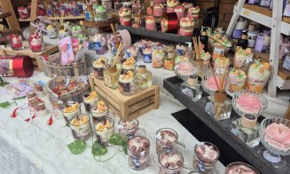 Turul târgurilor de mărțișoare din Cluj-Napoca: De la obiecte lucrate manual, la flori, dulciuri și bucate tradiționale. Ce prețuri sunt