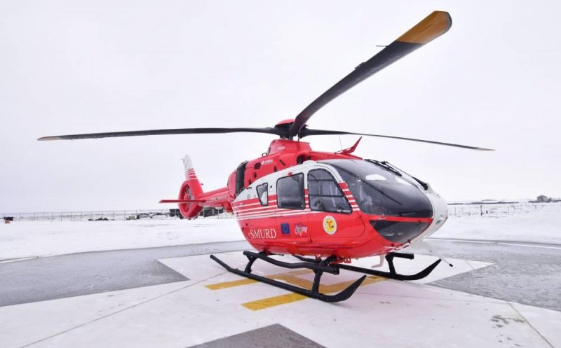 Fetiță de 1 an și 5 luni, resuscitată de medici și transportată de urgență la Cluj, după ce s-a înecat cu o alună