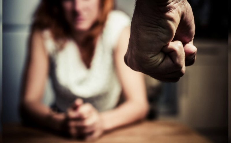 Clujean arestat pentru încălcarea ordinului de protecție / Prins în flagrant în timp ce își urmărea noaptea victima