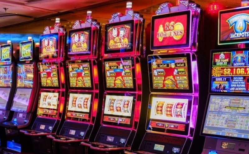 Petiție pentru interzicerea jocurilor de noroc în Cluj-Napoca: „Vrem oraș fără păcănele la colț de bloc”