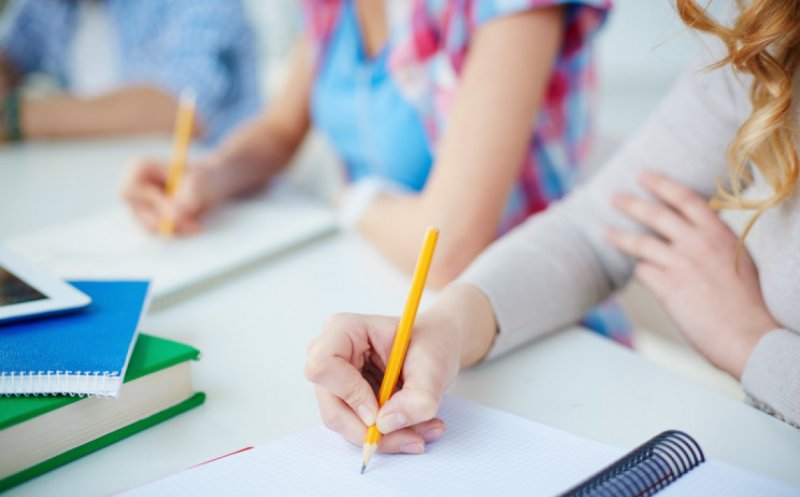 Daniel David: Fondul de burse pentru studenţi, completat cu bani europeni, ar urma să fie în jur de 1,5 miliarde de lei în 2026