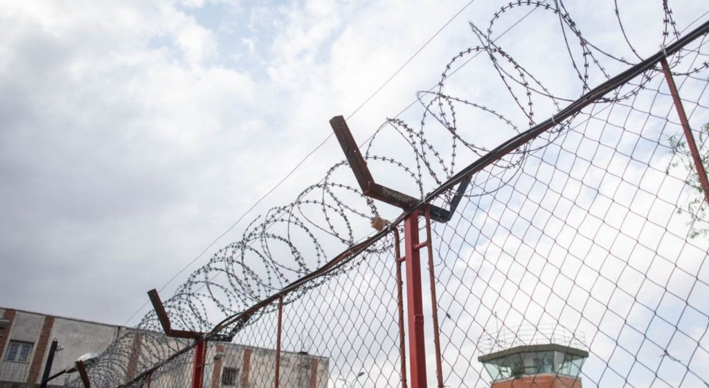 S-a crezut în „Prison Break”: deținut din Cluj, prins de picior în timp ce încerca să evadeze peste gard