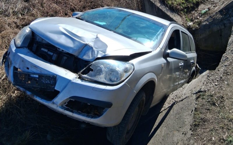 Accident rutier pe un drum din Cluj: copilă de 10 ani și un bărbat, transportați la spital