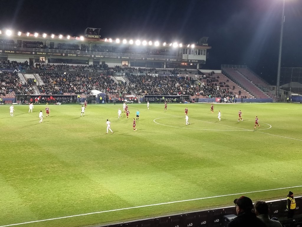 „Feroviarii” au încheiat sezonul regulat în forță. CFR Cluj învinge pe Dinamo și ajunge la 11 victorii consecutive