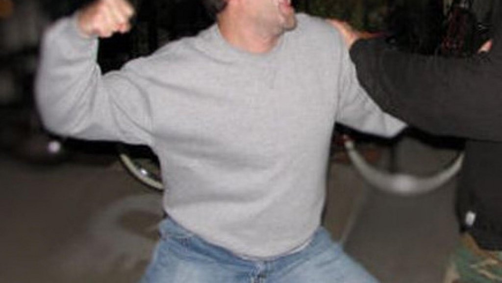 Scandal cu bâte și amenințări într-o comună din Cluj: șase inculpați, trimiși în judecată