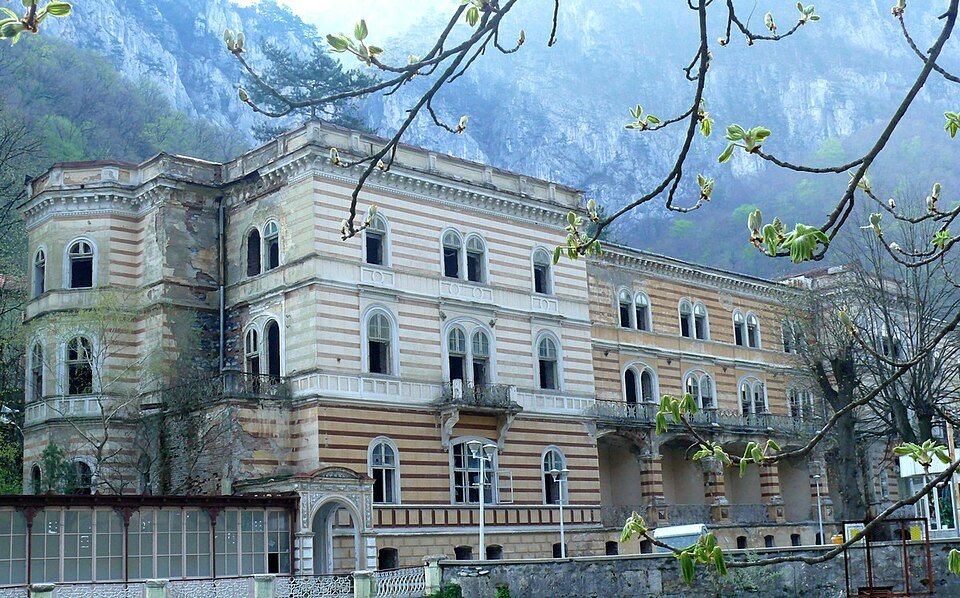 Proprietarul Sun Garden din Cluj investește în relansarea Băilor Herculane: Hotelul Decebal, primul de cinci stele din stațiune / Stadiul lucrărilor