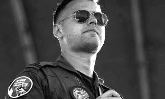 Povestea pilotului de la Baza Aeriană Câmpia Turzii care a murit salvând un câine: Plin de energie, le vorbea tinerilor la UNTOLD despre pasiunea pentru aviație