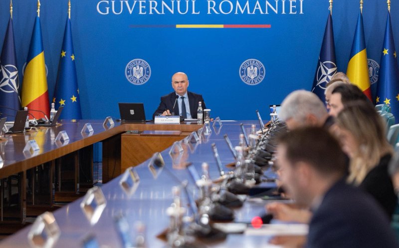 Premierul Bolojan anunță măsuri pentru economie: „Simplificăm procedurile pentru investiții, reducând birocrația și costurile”
