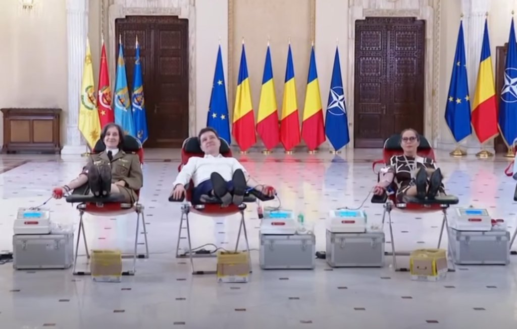 „Fiecare donare salvează vieți!” Nicușor Dan a donat sânge la Cotroceni
