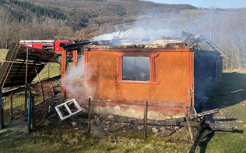 Casă distrusă de FOC în județul Cluj / Ce a provocat incendiul