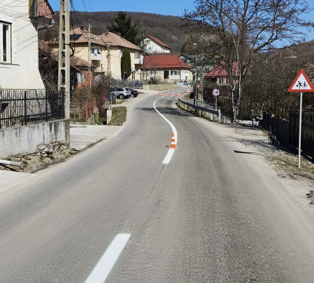 Se refac marcajele pe drumurile județene din Cluj. Sectoarele vizate