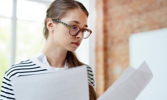 Se schimbă regulile pentru profesori. Din toamnă vor avea nevoie de portofoliu profesional