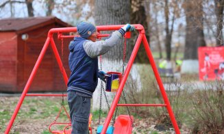 Turda începe curățenia de primăvară: Acțiuni în Parcul Central și cartiere
