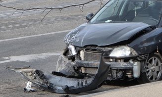 Două mașini făcute praf într-o intersecție din Mănăștur: "Iar? A mai fost unu acum câteva zile"