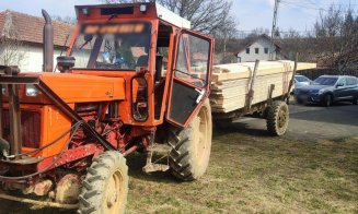 Clujean prins la furat de lemne. Nu avea acte nici pe tractor, nici pe cherestea. Polițiștii i-au confiscat tot