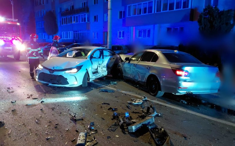 Accident în Grigorescu. Au intervenit două ambulanțe SMURD și descarcerarea/ Două persoane au fost transportate la spital