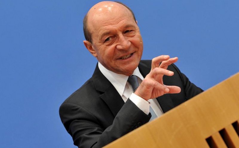 Motorina a ajuns la 10 lei. Fostul președinte Băsescu spune până când va continua scumpirea carburanților