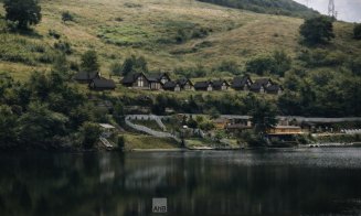 Ce se mai construiește prin județul Cluj: case de vacanță, cu vedere spre lac, într-o oază de relaxare