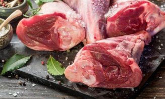 Masa de Paște în 2026: Câți bani scoți din buzunar - mielul trece de 60 lei/kg, cozonacul și pasca devin delicatese de lux