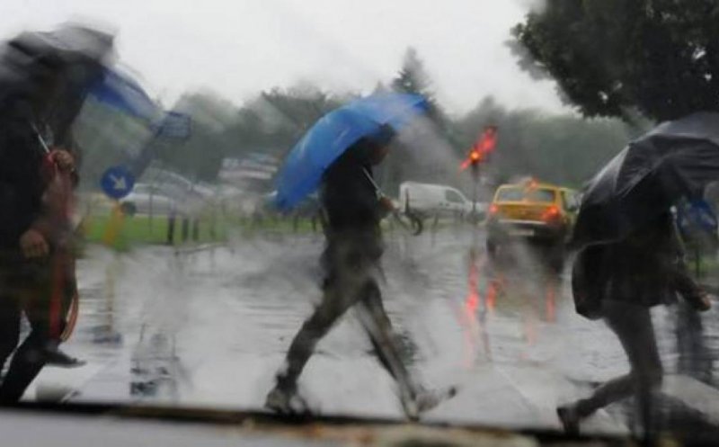 Cluj - ploi în oraș, ninsoare și vânt puternic la munte