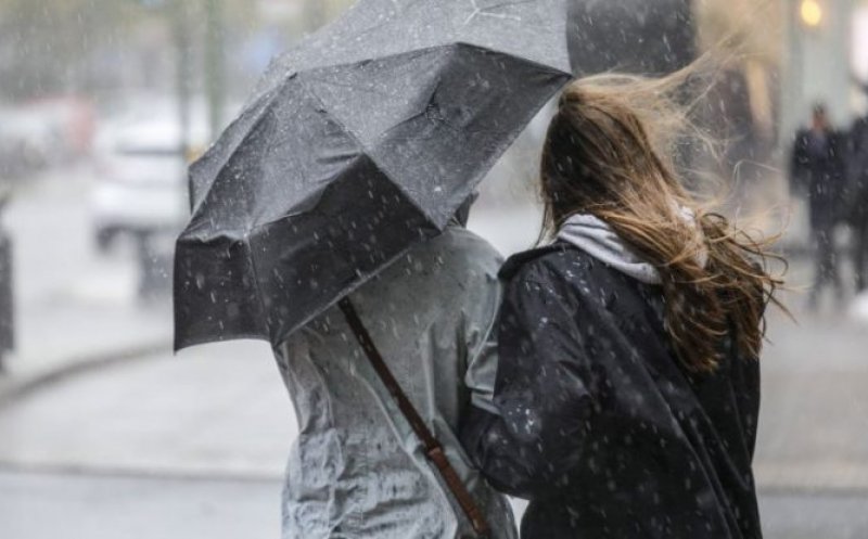 A fost emisă o nouă atenționare de vreme rea! Meteorologii anunță vânt, ploi și ninsori la munte