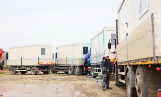 Primele module de locuit destinate familiilor afectate de incendiul de pe strada Margaretelor, instalate pe poziții