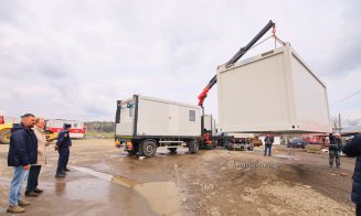 Primele module de locuit destinate familiilor afectate de incendiul de pe strada Margaretelor, instalate pe poziții