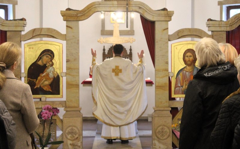 Floriile aduc tradiția și bucuria la Cluj: Liturghie, pricesne și târg caritabil la Biserica "Sfântul Mina"