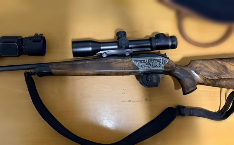 Situație neașteptată în Cluj: polițiștii au descoperit în mașina unui bărbat o pușcă cu lunetă. Ce au stabilit oamenii legii