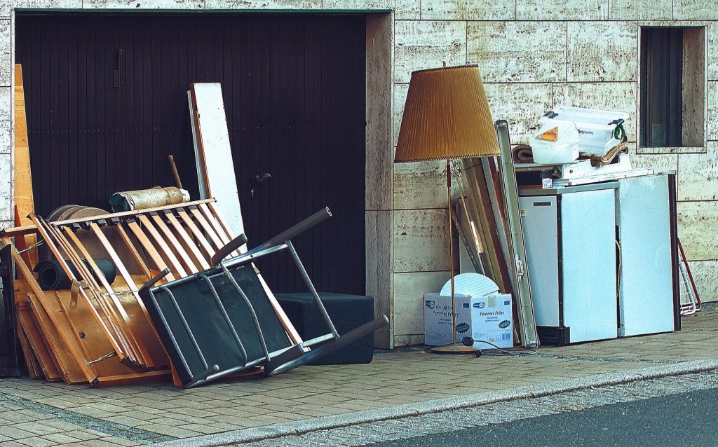 Scapă de mobila veche și hainele uzate: Campanie gratuită de colectare în Turda / Unde și când le poți duce