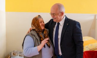 "Nu lăsăm pe nimeni singur". Emil Boc i-a vizitat în Vinerea Mare pe vârstnicii de la Centrul de îngrijire și asistență din Cluj