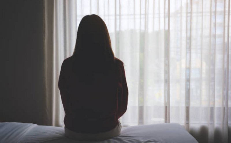 Cele trei fraze care trădează oamenii nefericiți. Psihologii spun că le auzim zilnic