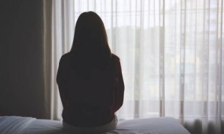 Cele trei fraze care trădează oamenii nefericiți. Psihologii spun că le auzim zilnic